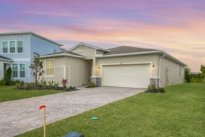 672 Veridian Cir NW, Palm Bay, FL 32907, Sold 02/15/24