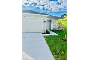 553 Wilmington Cir, Oviedo, FL 32765, Sold 03/01/24