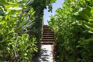 911 Holoma Dr, Vero Beach, FL 32963, Sold 04/16/24