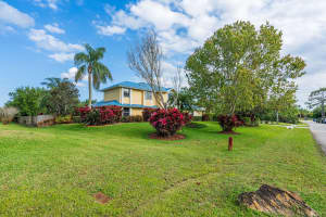 588 Cross Creek Cir, Sebastian, FL 32958, Sold 08/22/24