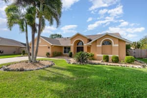 2117 Lionel Dr, Melbourne, FL 32940, Sold 04/11/24