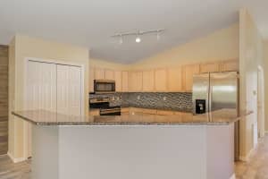 37 Kingfisher Ln, Edgewater, FL 32141, Sold 09/30/24