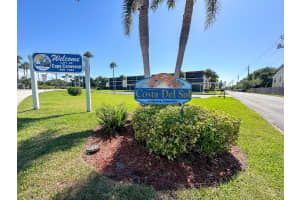 516 Cheyenne Dr, Oak Hill, FL 32759, Sold 08/30/24