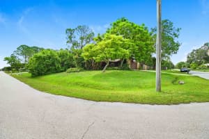 2707 Atlantis Dr, New Smyrna Beach, FL 32168, Sold 02/21/25