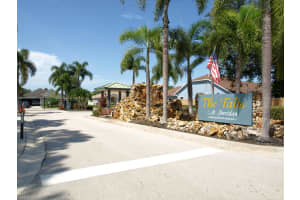 693 Linville Falls Dr, Melbourne, FL 32904, Sold 09/18/24