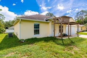 8256 104th Court, Vero Beach, FL 32967 Sold 05/23/25