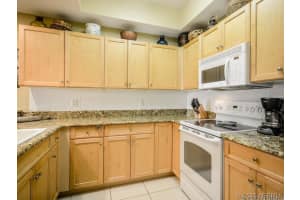 637 Espanola Way, Melbourne, FL 32901 - MLS#1026933