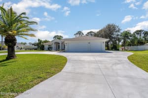 784 Holden Ave, Sebastian, FL 32958, Sold 12/28/24