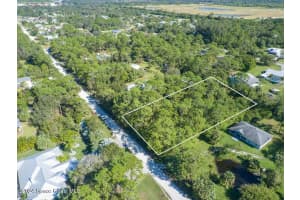8366 92nd Avenue, Vero Beach, FL 32967 Sold 05/14/25