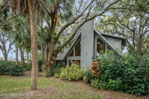 104 10th St, New Smyrna Beach, FL 32168, Sold 01/27/25