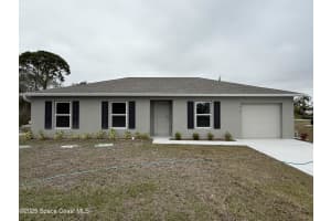 206 5th St, New Smyrna Beach, FL 32168, Sold 03/28/25