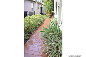 242 Briar Bay Cir, Orlando, FL 32825, Sold 05/05/25