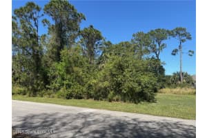 962 Seneca Avenue, Sebastian, FL 32958 Sold 05/07/25