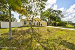 261 Franciscan Avenue, Palm Bay, FL 32907 - MLS#1041912