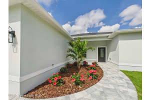 8875 99th Court, Vero Beach, FL 32967 Sold 05/09/25