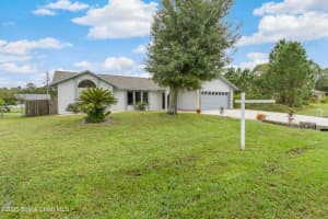 991 Tahiti Avenue, Palm Bay, FL 32909 - MLS#1042912
