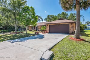 556 Escarole Street, Palm Bay, FL 32909 - MLS#1042966
