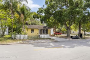913 19th Street, Vero Beach, FL 32960 Sold 05/09/25