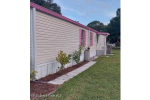 686 Sunrise Court, Palm Bay, FL 32907 - MLS#1048929