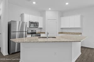 590 Entrada Street, Palm Bay, FL 32909 - MLS#1051439