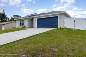 866 Carnival Road Se Road, Palm Bay, FL 32909 - MLS#1052889