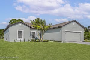 1046 Barbados Avenue, Palm Bay, FL 32909 - MLS#1053431