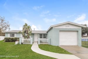 935 Courtenay Parkway, Merritt Island, FL 32952 - MLS#1055366