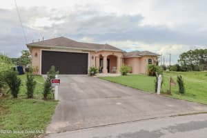 292 Hoffer Avenue, Palm Bay, FL 32907 - MLS#1057087