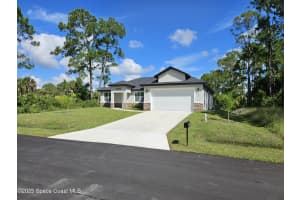561 Harrisburg Street, Palm Bay, FL 32908 - MLS#1057743