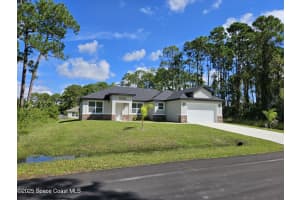 561 Harrisburg Street, Palm Bay, FL 32908 - MLS#1057743