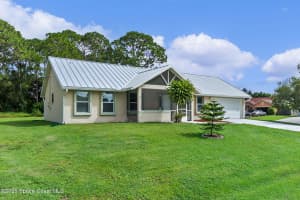 1401 Lombard Street, Palm Bay, FL 32907 - MLS#1058303