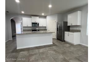 900 Old Country Rd S E, Palm Bay, FL 32909 - MLS#1059479