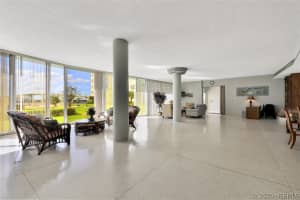 3901 Dixie Highway, Palm Bay, FL 32905 - MLS#1061351