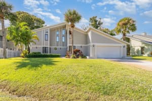 4 Spinnaker Point Court, Indian Harbour Beach, FL 32937 - MLS#1061674
