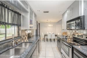 220 Cinnamon Lake Circle, Melbourne, FL 32901 - MLS#1063721