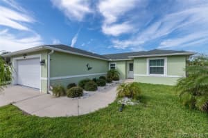 2722 Indian River Parkway, Mims, FL 32754 - MLS#1064350