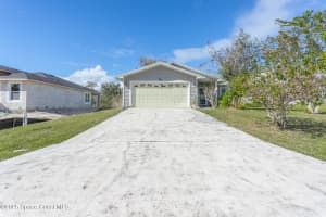 970 Tahiti Avenue, Palm Bay, FL 32909 - MLS#1064651