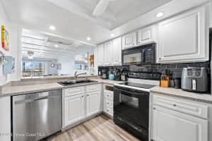 560 Brevard Avenue, Cocoa Beach, FL 32931 - MLS#1064678