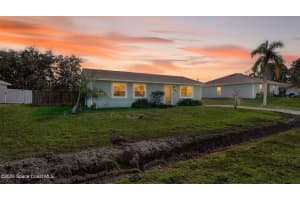 1051 Colonial Avenue, Palm Bay, FL 32909 - MLS#1066390