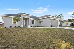 2725 Fields Avenue, Palm Bay, FL 32909 - MLS#1067944