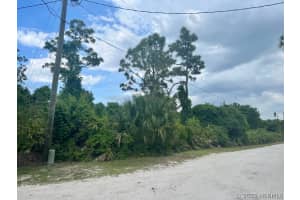 645 Old Country Road, Palm Bay, FL 32909 - MLS#1068558