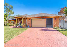 882 Palo Alto Street, Palm Bay, FL 32909 - MLS#1070308