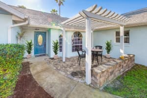 216 Country Club Drive, Melbourne, FL 32940 - MLS#1072337