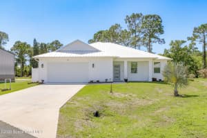 290 Dobbins Road, Palm Bay, FL 32907 - MLS#1072845