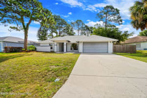 221 Seahorse Circle, Palm Bay, FL 32909 - MLS#1073316