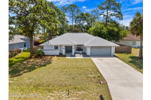 221 Seahorse Circle, Palm Bay, FL 32909 - MLS#1073316