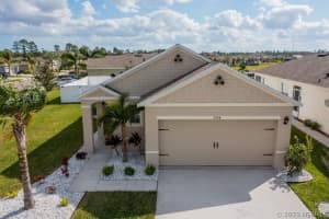 484 Bridgeport Avenue, Palm Bay, FL 32907 - MLS#1073482