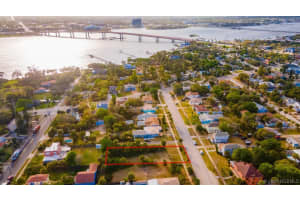 5215 Pina Vista Drive, Melbourne, FL 32934 - MLS#1073769