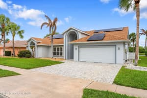 222 Cove Loop Drive, Merritt Island, FL 32953 - MLS#1074311