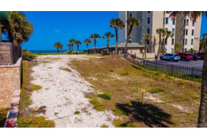 521 Island Court, Indian Harbour Beach, FL 32937 - MLS#1074435